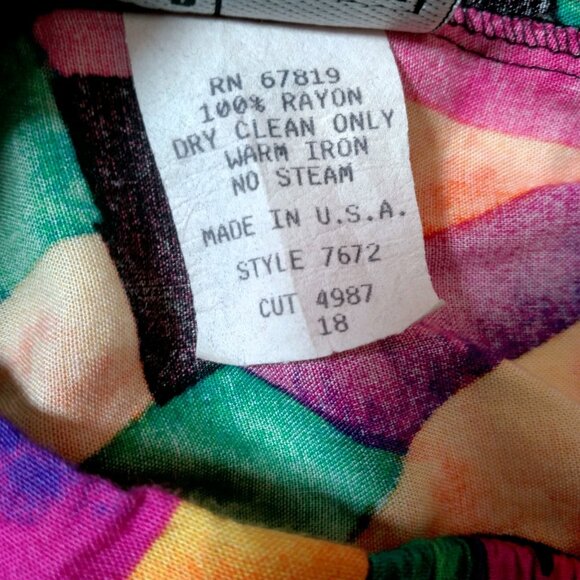 Vintage I&R Illusions Shorts Women Size 18 Bright Colorful Geometric Rayon Artsy - Picture 8 of 16